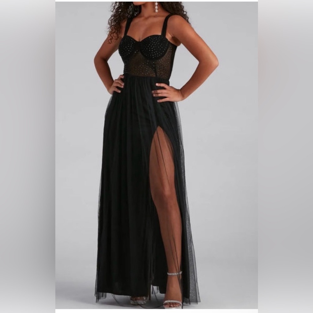 Elegant Black Evening Gown - Tulle